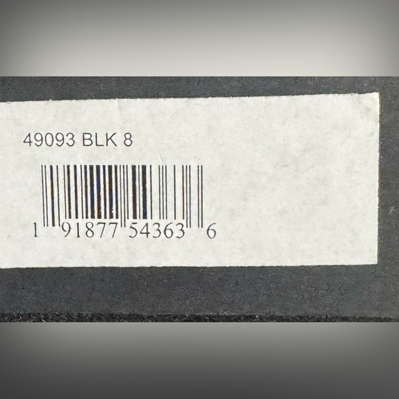 Mac Duggal Jewel Neckline Sweep Train Gown NWT  Style 49093 - Picture 6 of 9